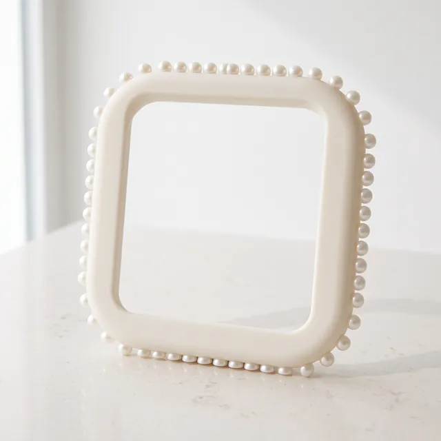 Pearl Bobbin: a cream frame ringed with pearl beads